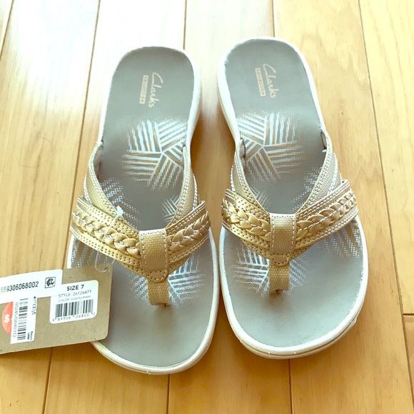 clarks gold flip flops